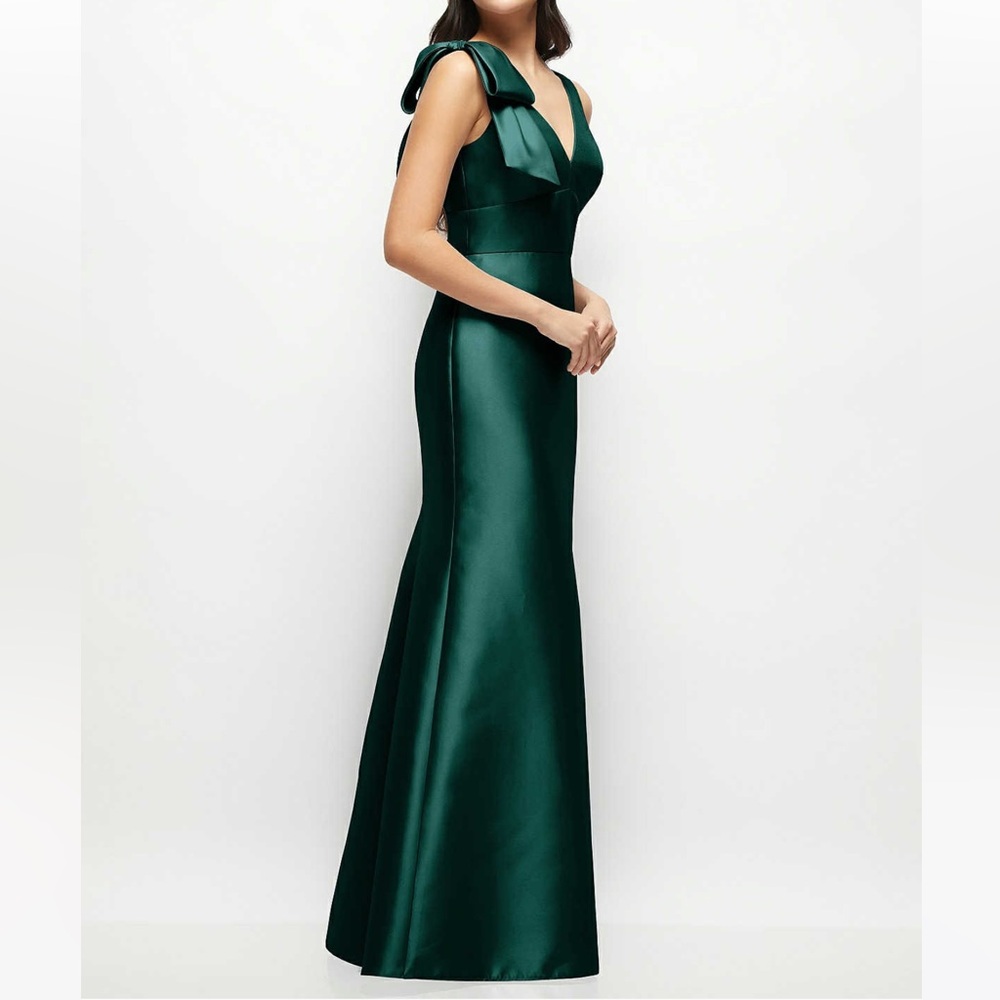Alfred Sung D863 Twill V-Neck Bow Shoulder Trumpet Gown Evergreen 4 - Picture 2 of 8